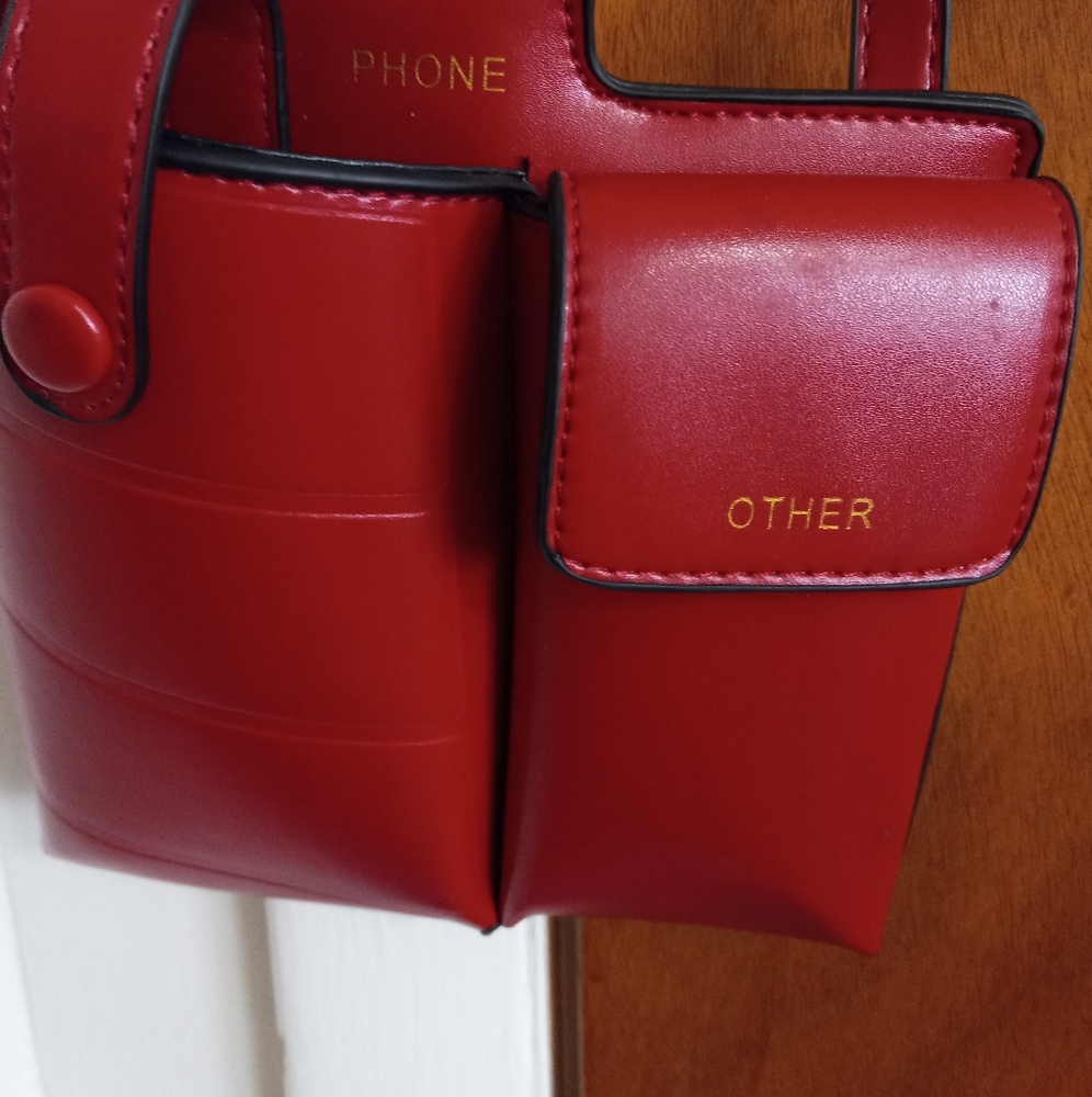 Worn onceCross body long strap  pockbook to carry a phone and other accessories